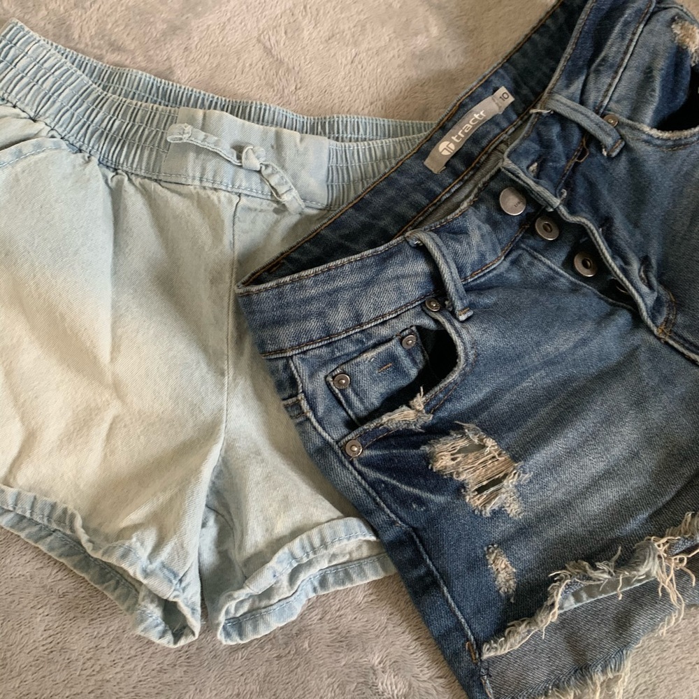 2 girls jean shorts